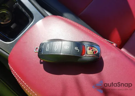 2017 Porsche 718 Boxster из США, поврежденный, VIN WP0CA2A87HS221816